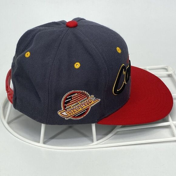 Vancouver Canucks Gray Snapback Hat Red Bill Embroidered Spell Out Zephyr (H13) - Picture 2 of 10